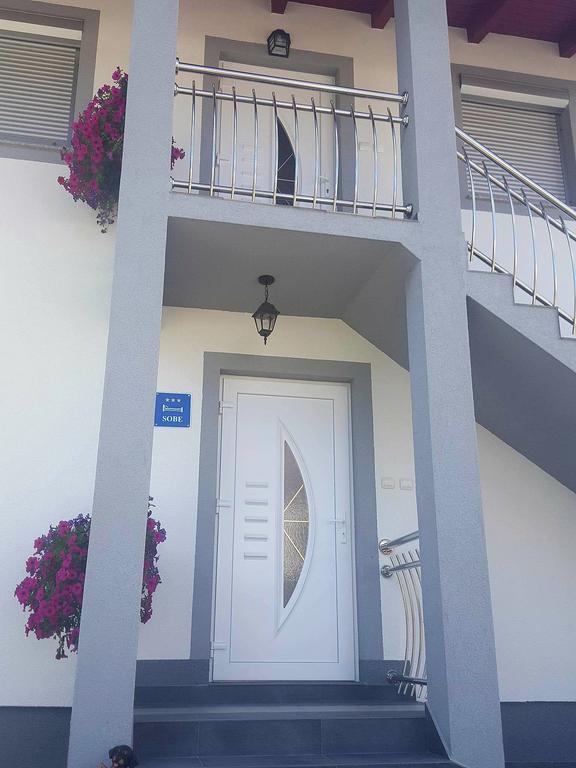 Guesthouse Samolov Vrhovine Eksteriør billede
