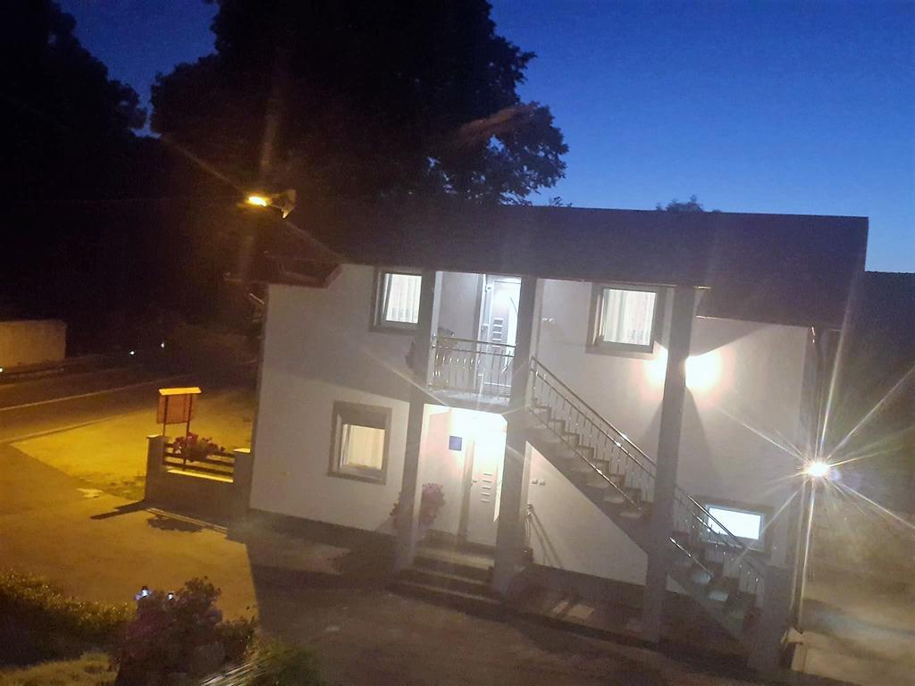 Guesthouse Samolov Vrhovine Eksteriør billede