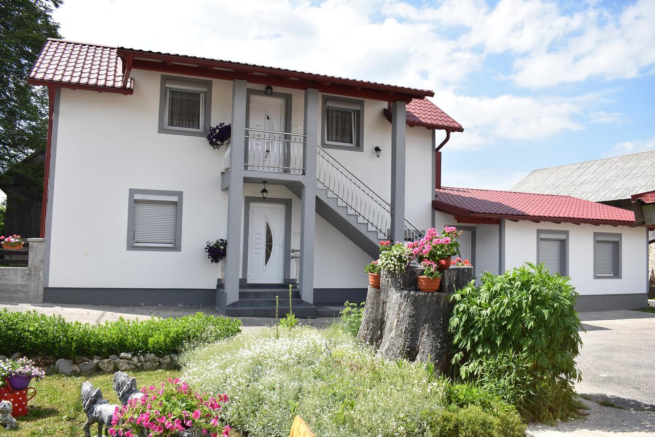 Guesthouse Samolov Vrhovine Eksteriør billede