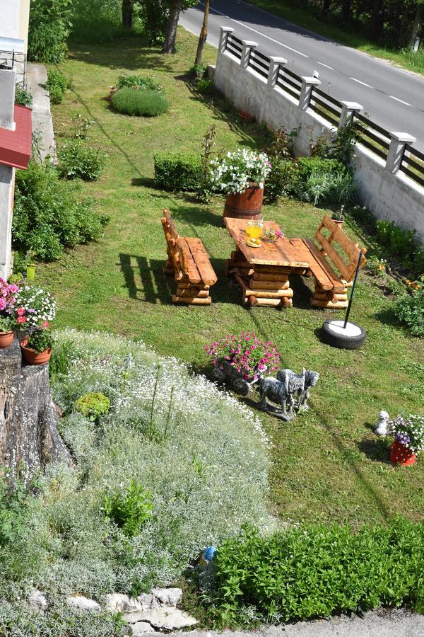 Guesthouse Samolov Vrhovine Eksteriør billede