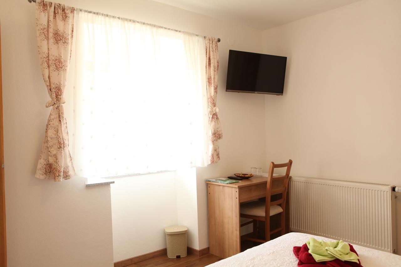 Guesthouse Samolov Vrhovine Eksteriør billede