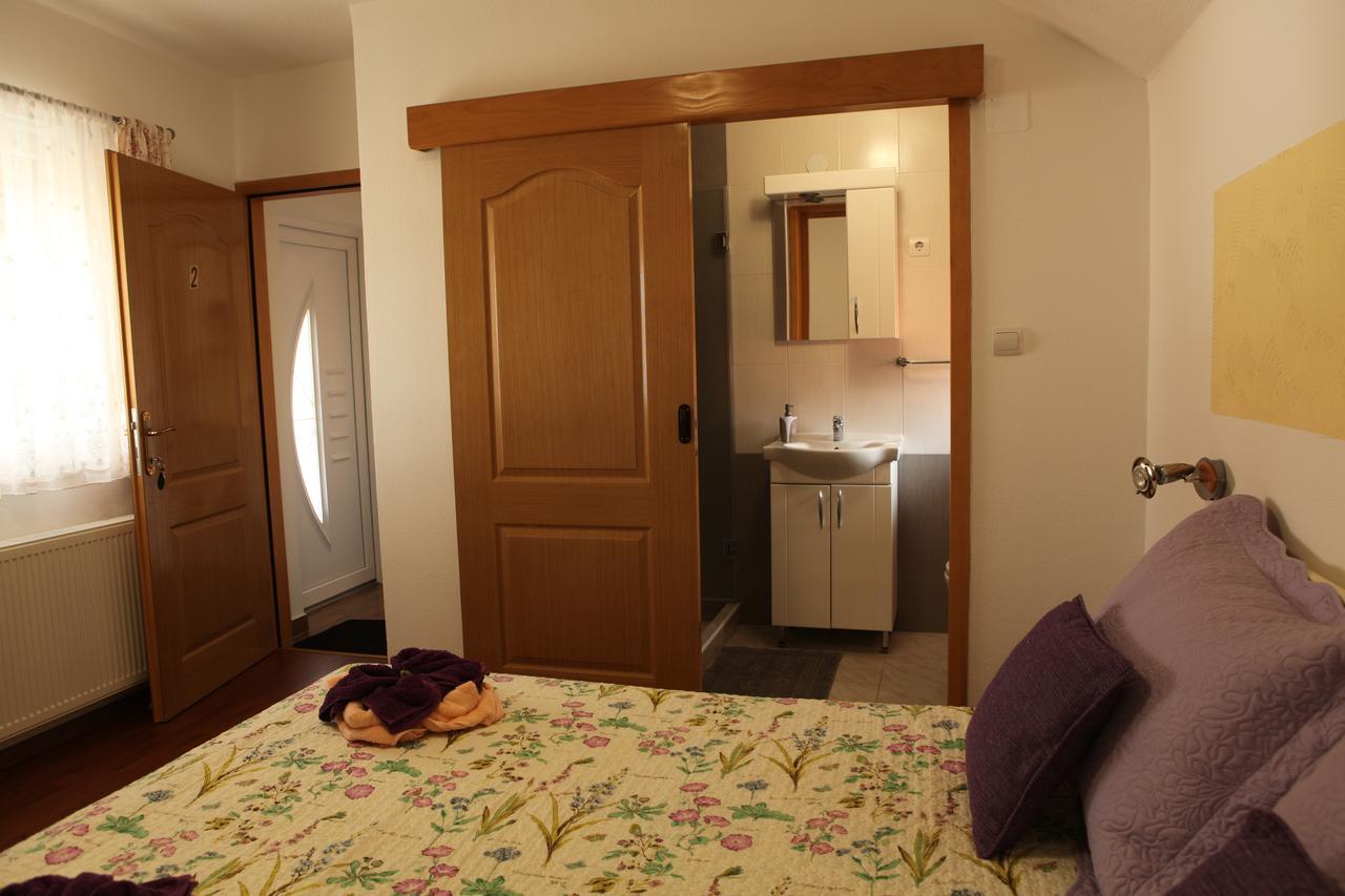 Guesthouse Samolov Vrhovine Eksteriør billede