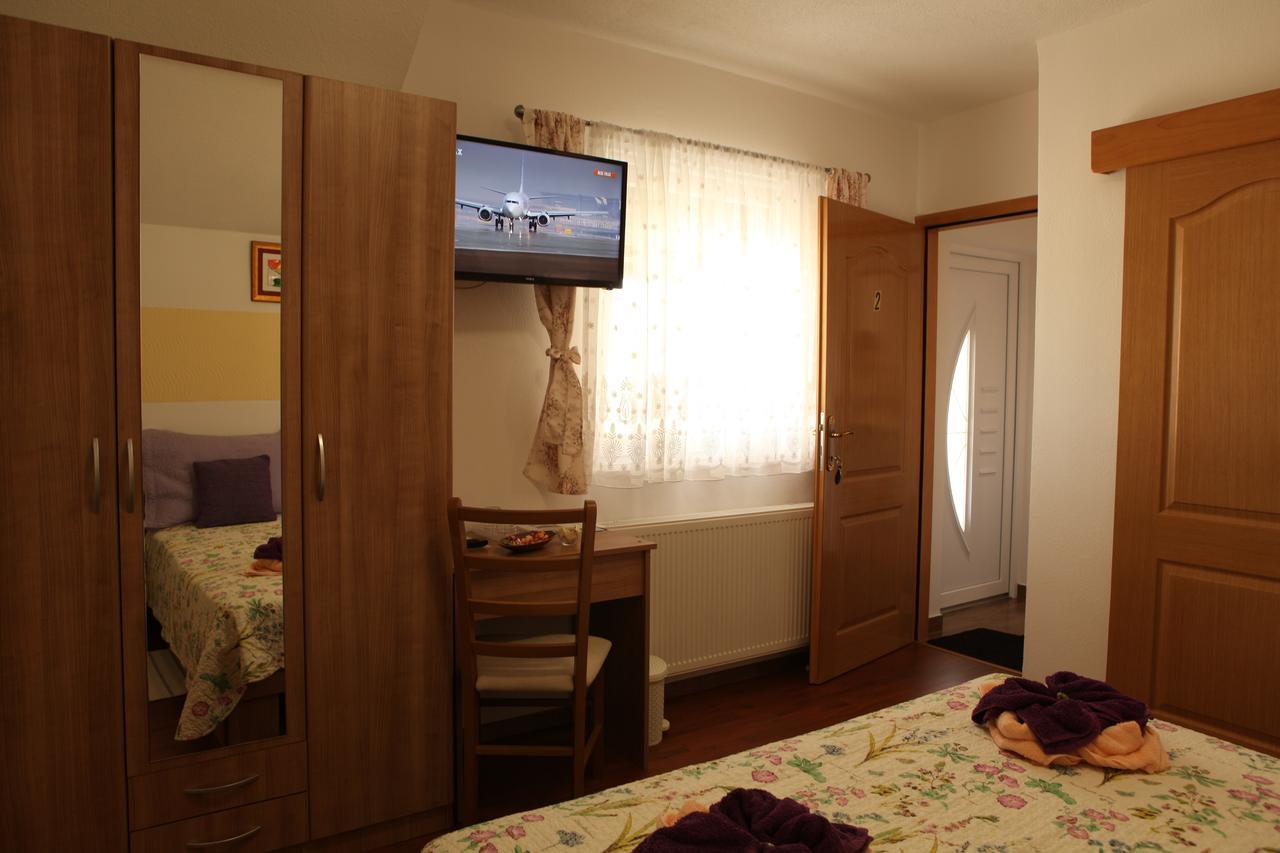 Guesthouse Samolov Vrhovine Eksteriør billede