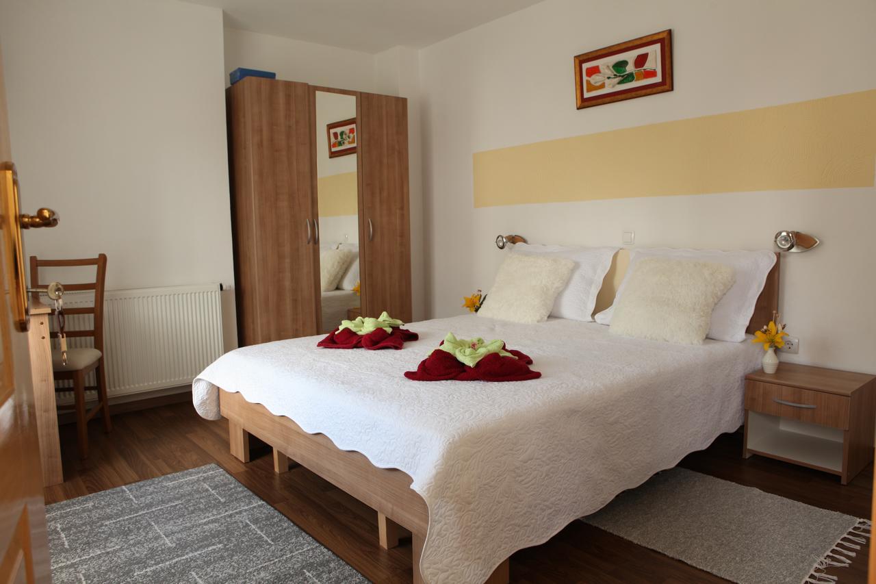 Guesthouse Samolov Vrhovine Eksteriør billede