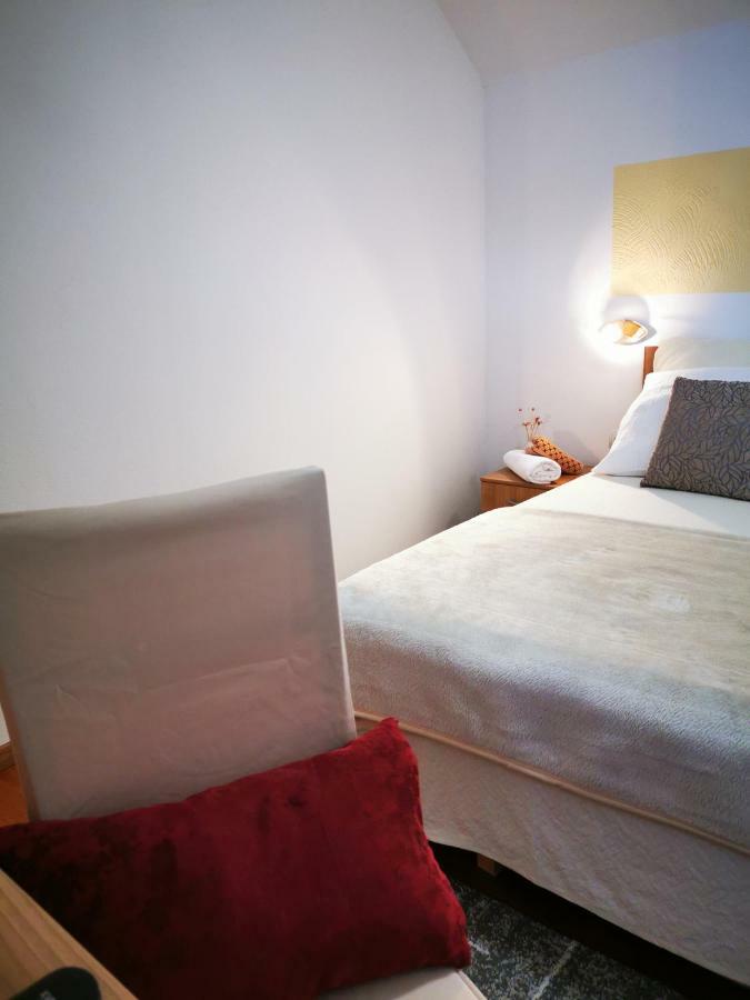 Guesthouse Samolov Vrhovine Eksteriør billede