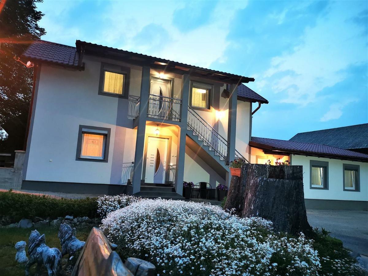 Guesthouse Samolov Vrhovine Eksteriør billede
